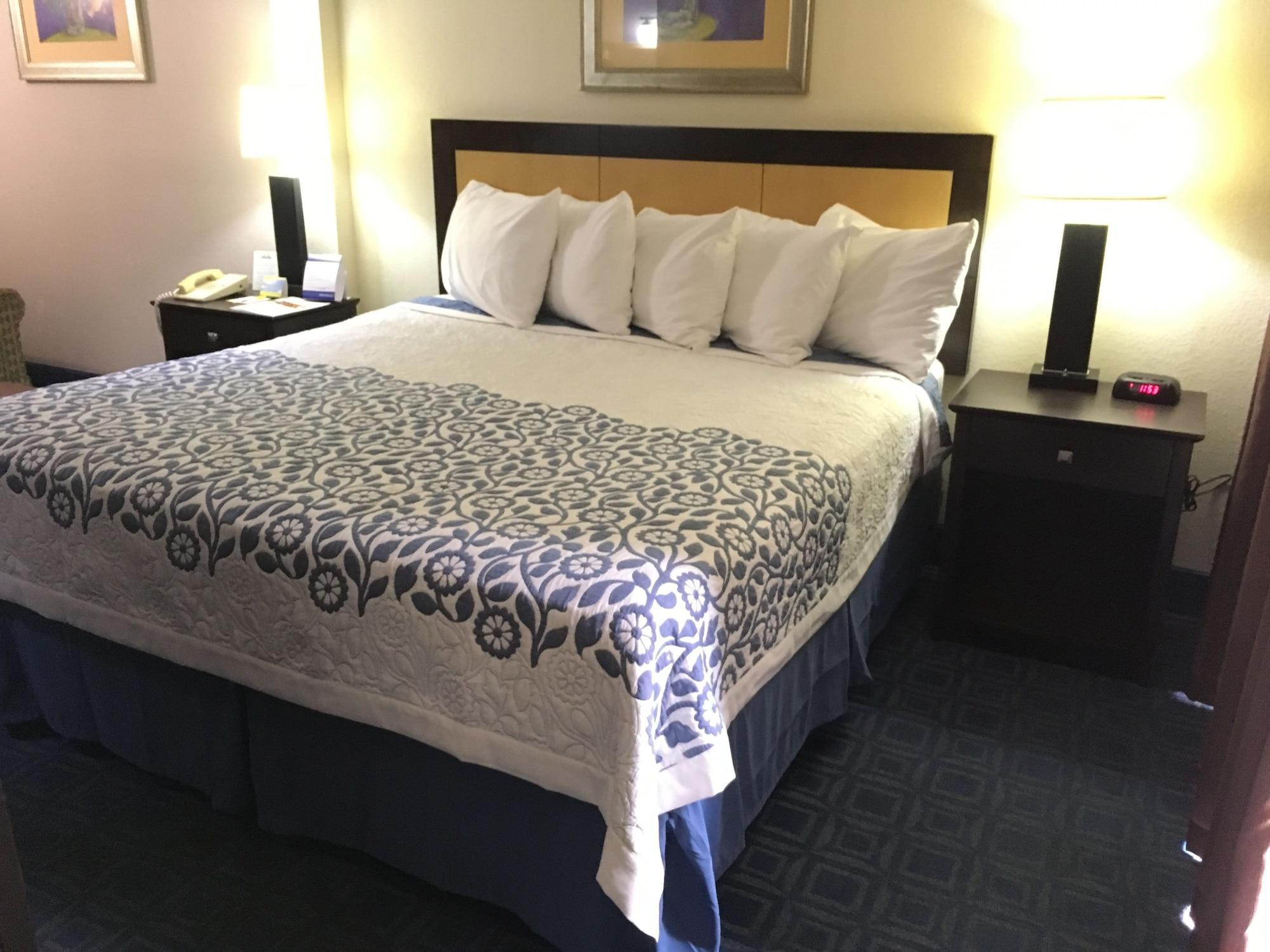 Days Inn & Suites By Wyndham Tampa - Ybor City Eksteriør bilde