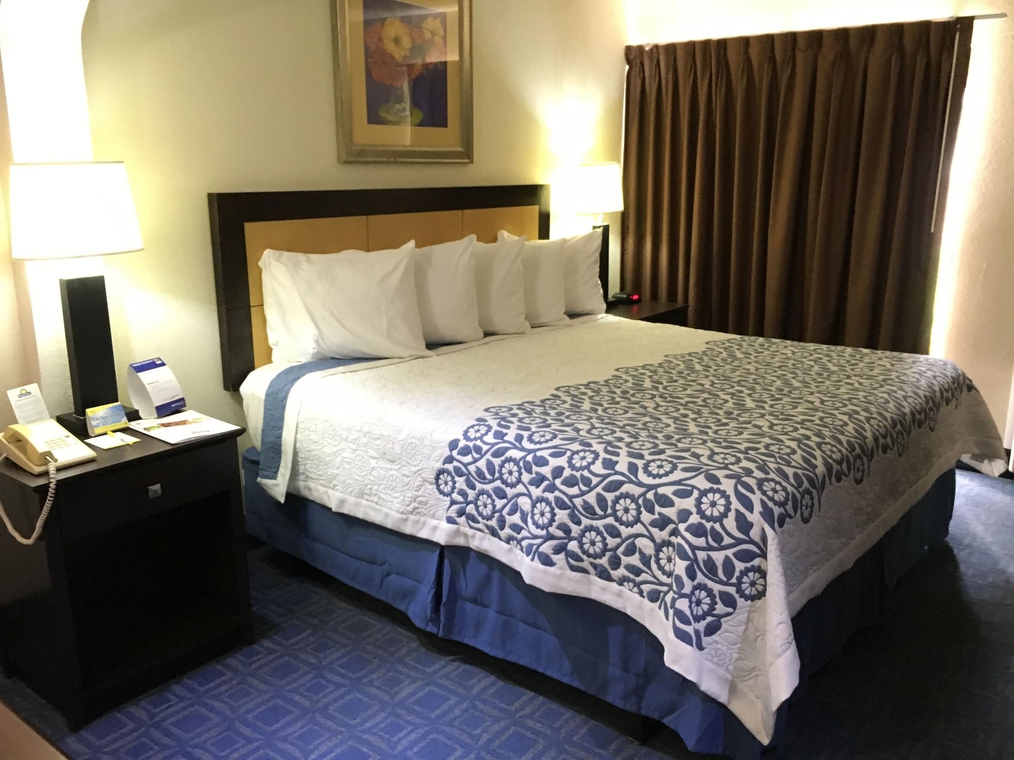 Days Inn & Suites By Wyndham Tampa - Ybor City Eksteriør bilde
