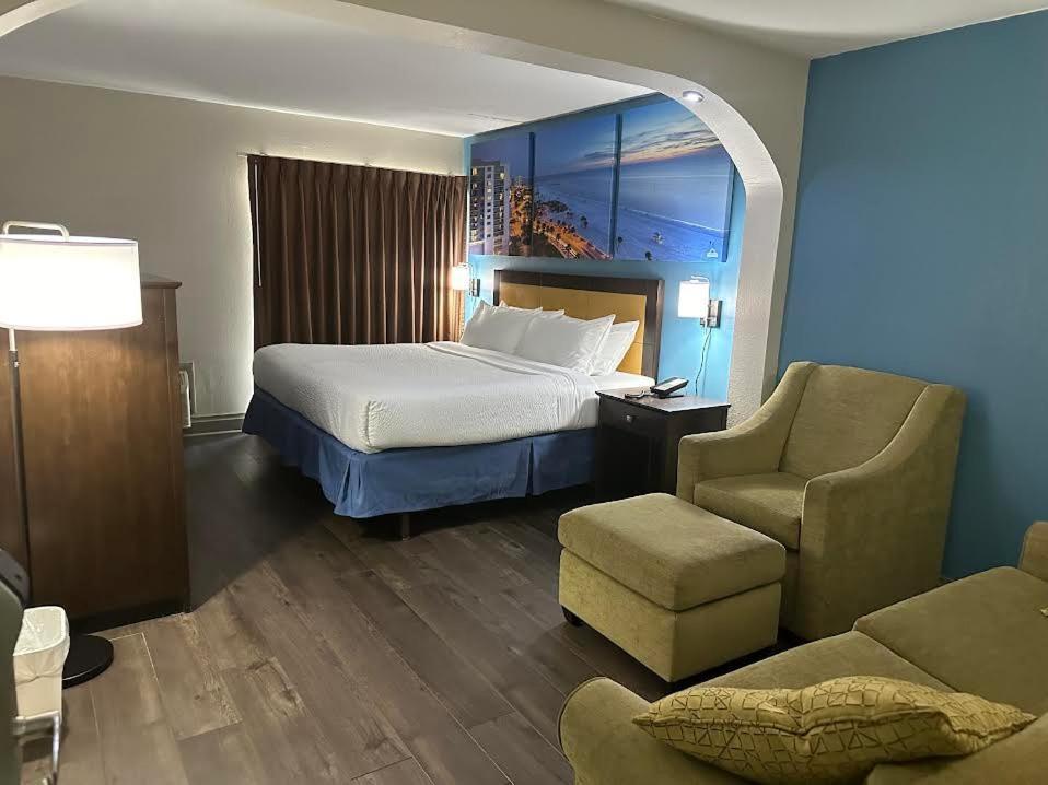 Days Inn & Suites By Wyndham Tampa - Ybor City Eksteriør bilde