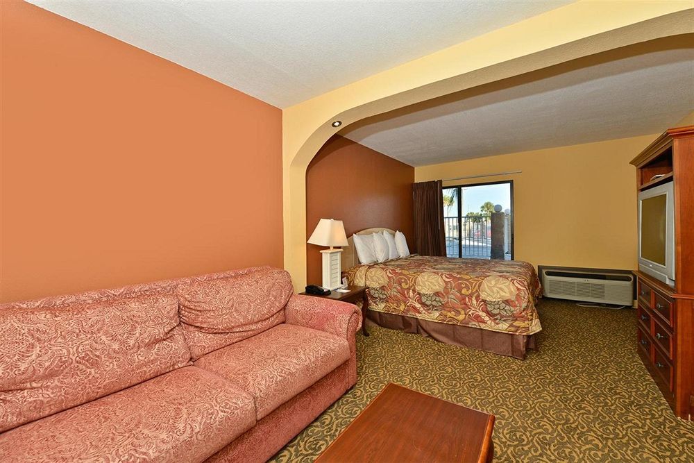 Days Inn & Suites By Wyndham Tampa - Ybor City Rom bilde