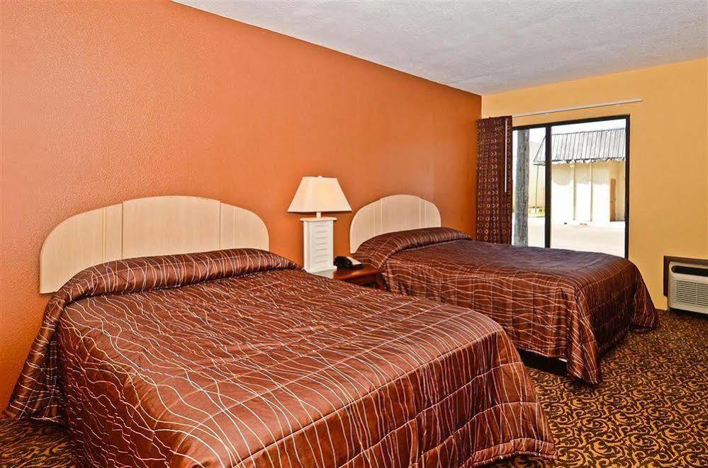 Days Inn & Suites By Wyndham Tampa - Ybor City Eksteriør bilde