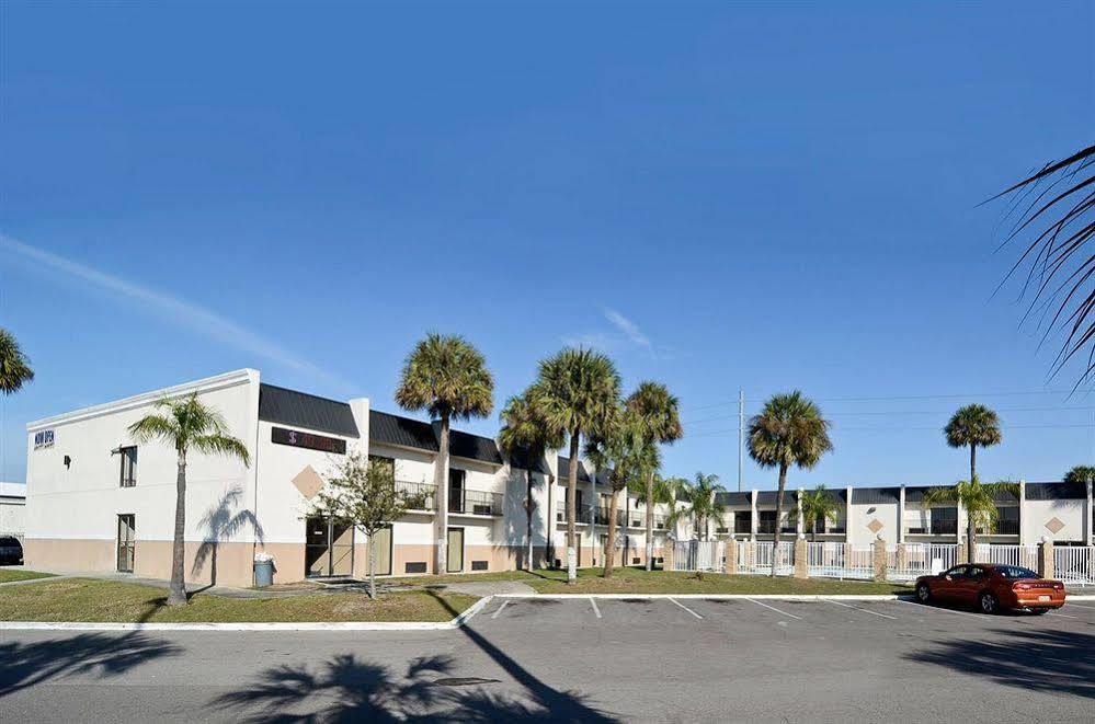 Days Inn & Suites By Wyndham Tampa - Ybor City Eksteriør bilde