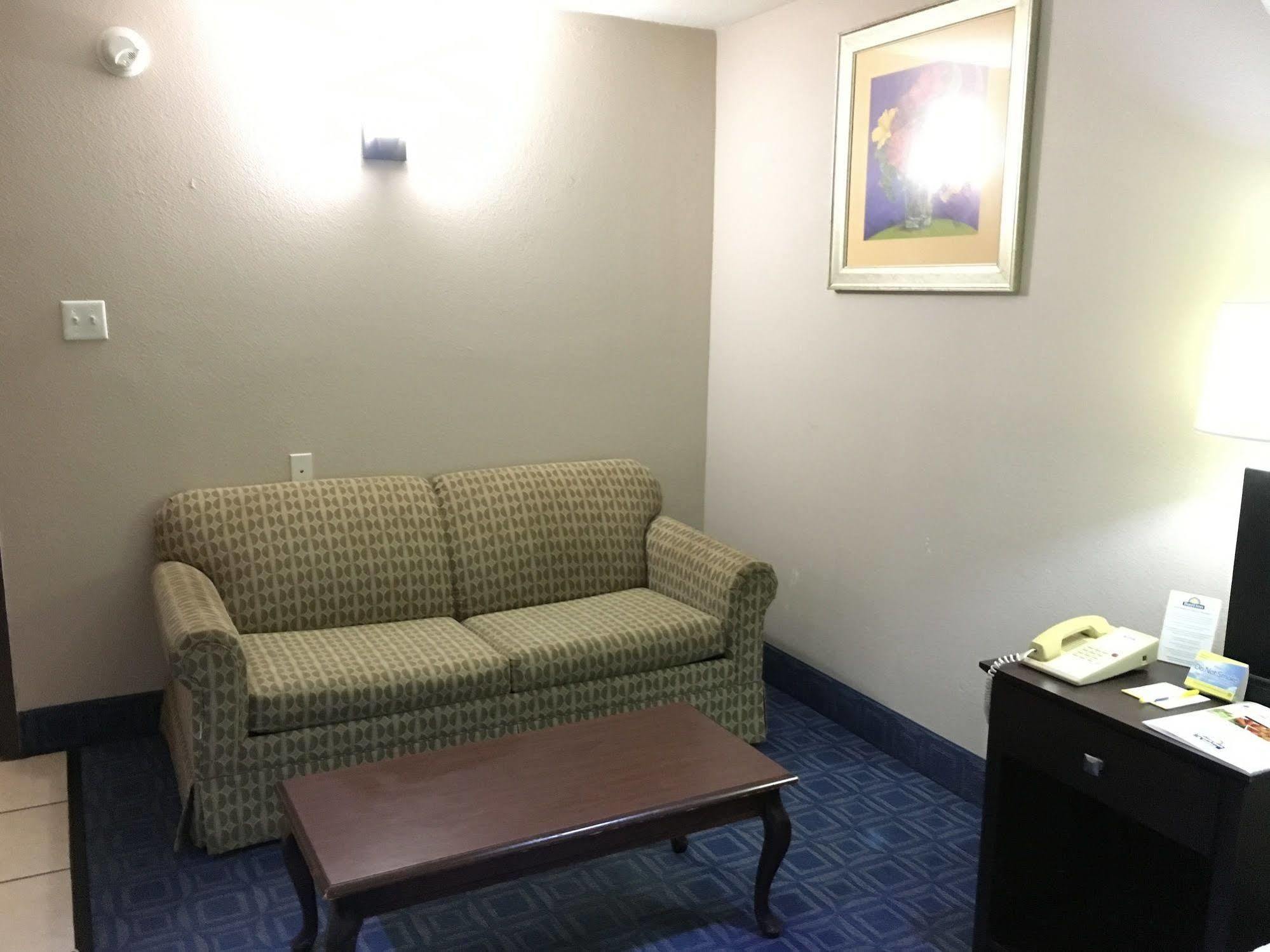 Days Inn & Suites By Wyndham Tampa - Ybor City Eksteriør bilde