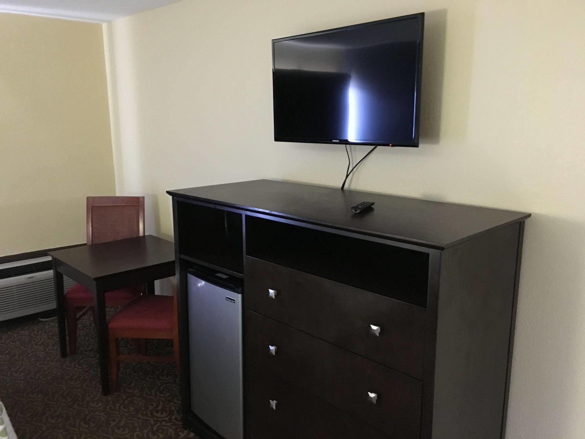 Days Inn & Suites By Wyndham Tampa - Ybor City Eksteriør bilde