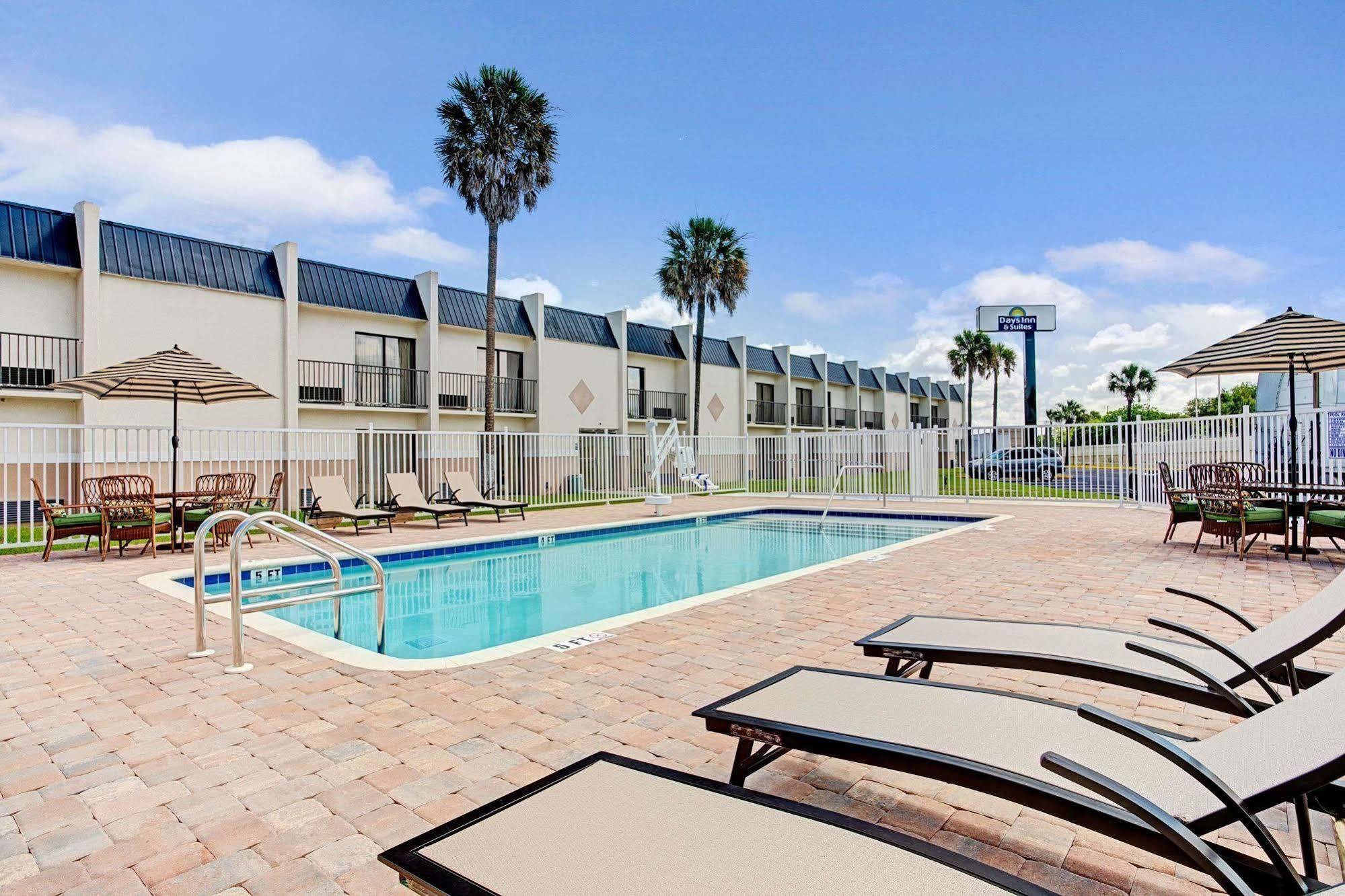 Days Inn & Suites By Wyndham Tampa - Ybor City Eksteriør bilde