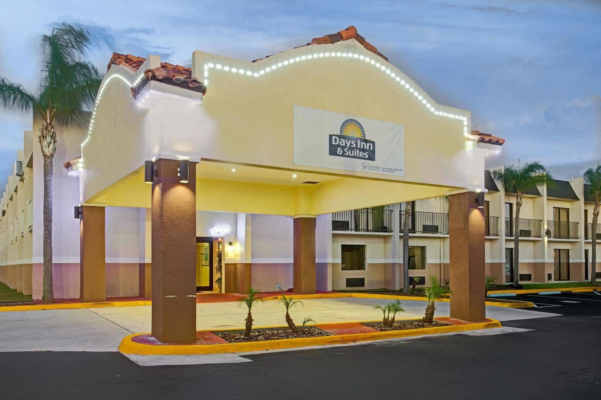 Days Inn & Suites By Wyndham Tampa - Ybor City Eksteriør bilde