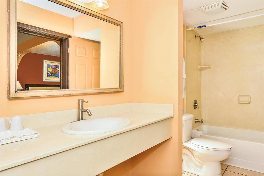 Days Inn & Suites By Wyndham Tampa - Ybor City Eksteriør bilde