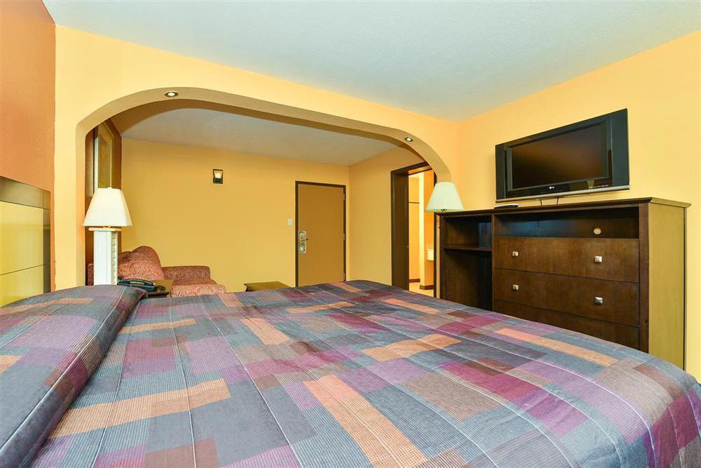 Days Inn & Suites By Wyndham Tampa - Ybor City Rom bilde